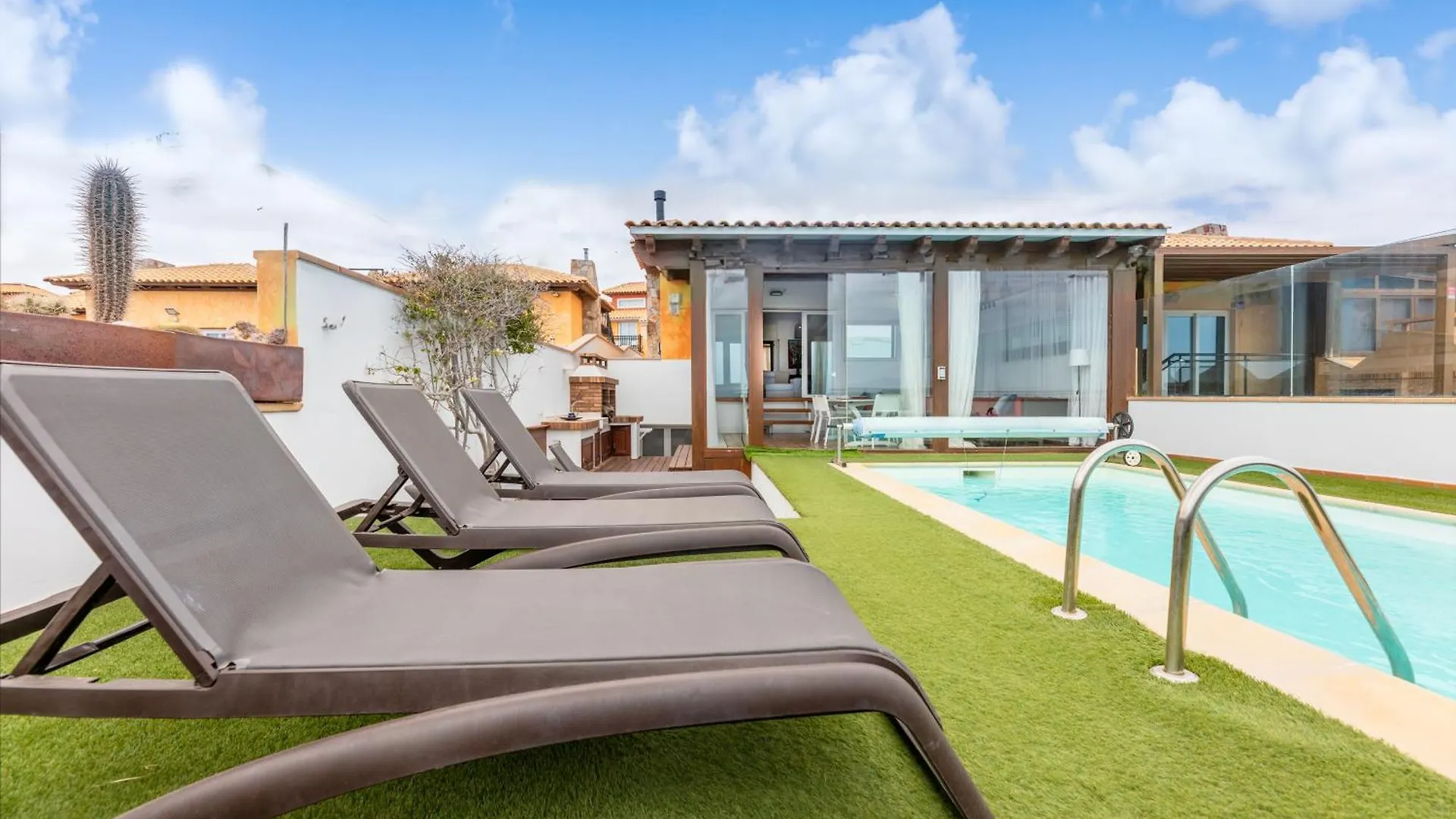 Villa Oasis Beachfront Corralejo By Holidays Home